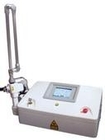La rf pela la macchina frazionaria del laser di CO2 di rimozione dell'escrescenza per il collo/l'eliminazione vene di gravidanza